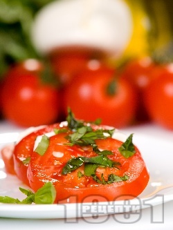 Класическа салата Капрезе с домати, моцарела и песто - оригинална рецепта - снимка на рецептата